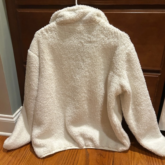 Patagonia Women’s White Fleece Los Gatos Quarter Zip Pullover - Picture 4 of 4